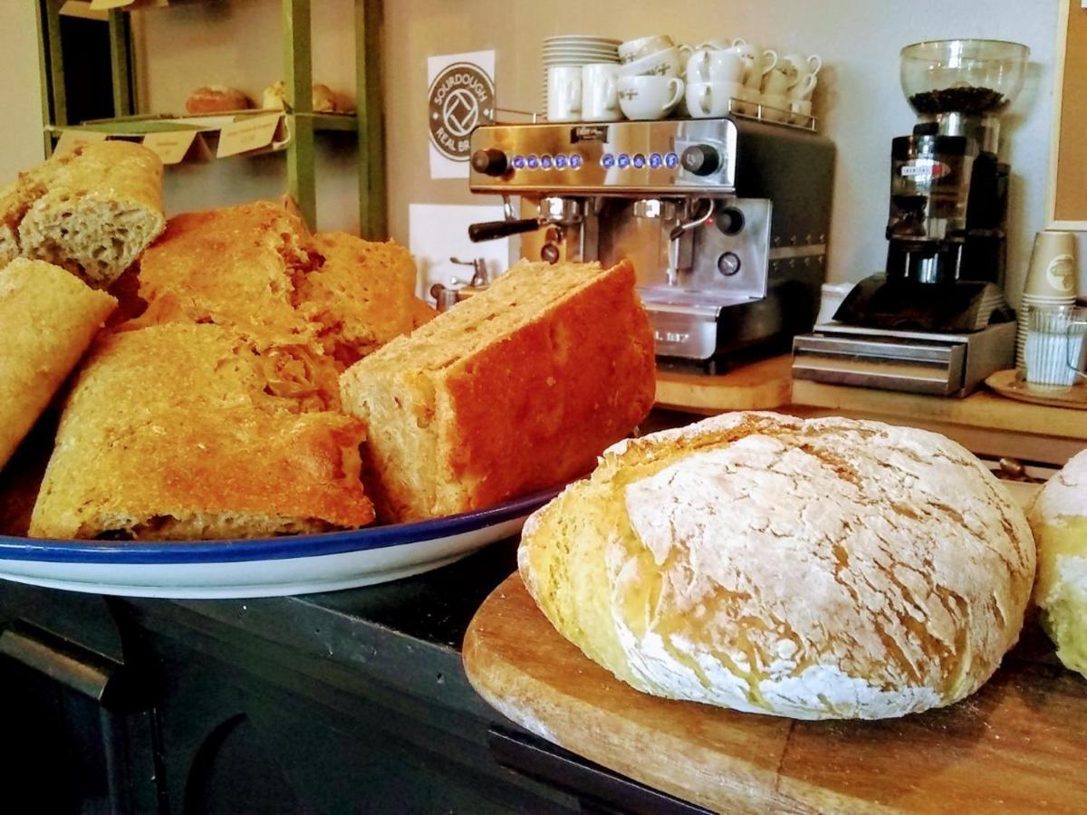 The Bear Bread Bakery B&B, Ensuite Rooms Above The Bakery, Colyton Exterior foto